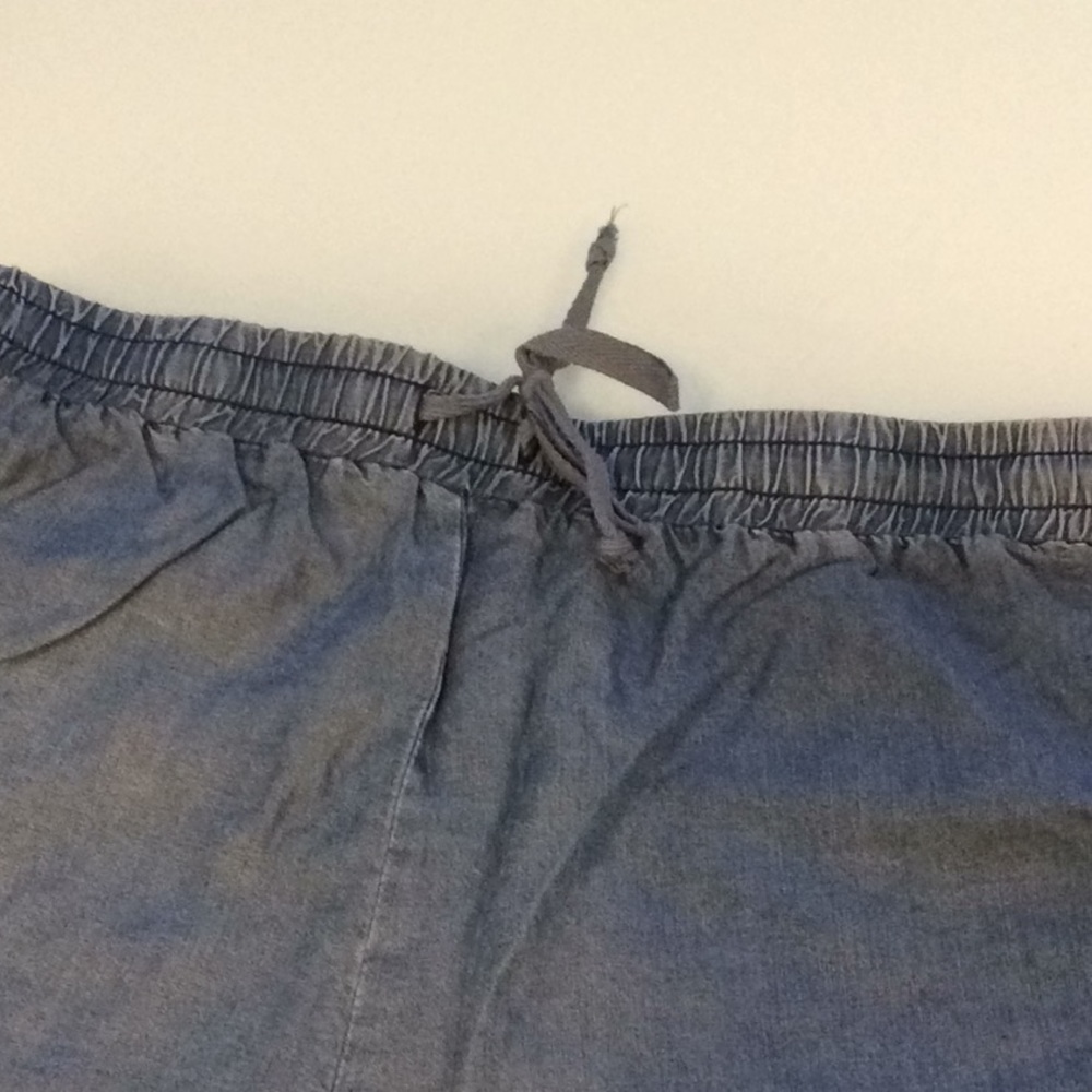 Shorts - Picture 2 of 4
